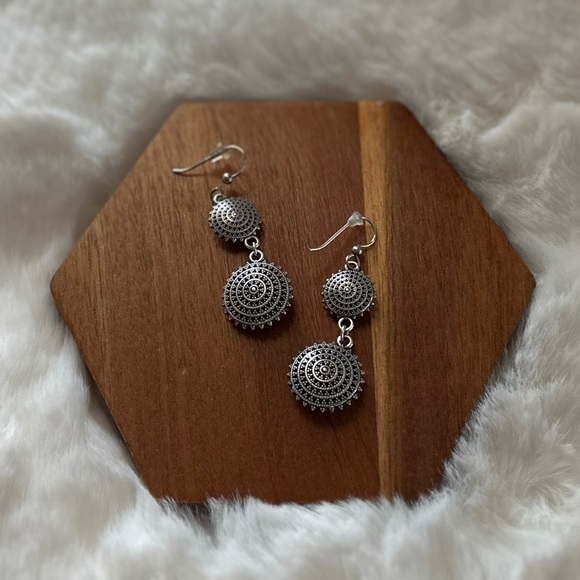 BRIGHTON RARE Ferrara Eternity French Wire Earrings in Silver • JA4370 Medallion - Picture 3 of 10